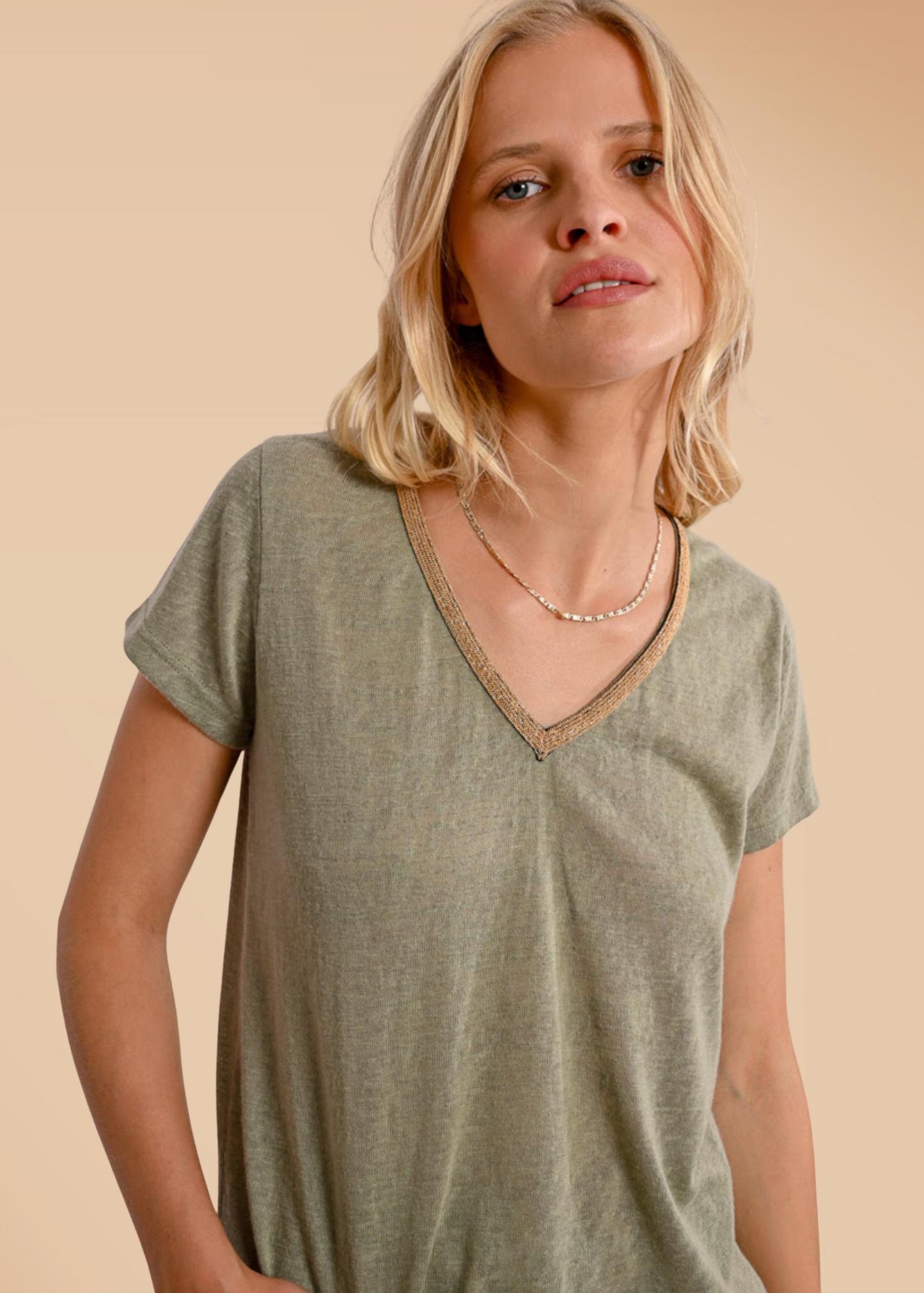 T-Shirt Col V Doré