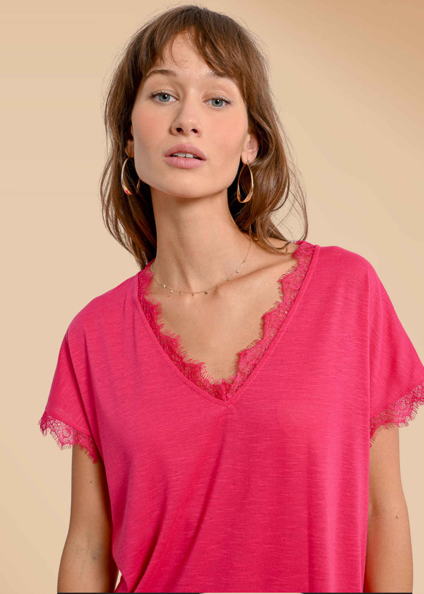 Tshirt Col V Détails Dentelle